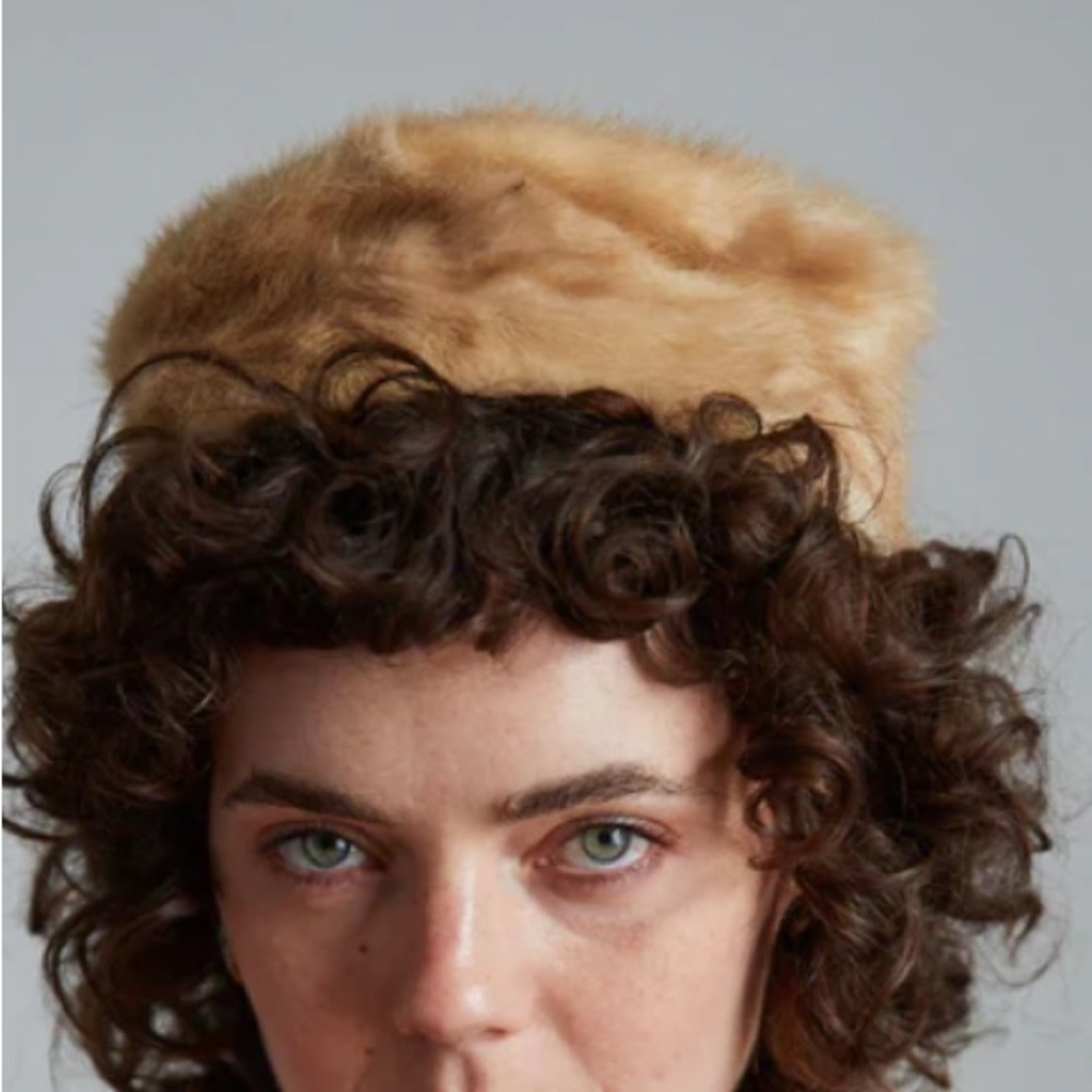 Vintage Deborah Exclusive blonde mink pillbox hat